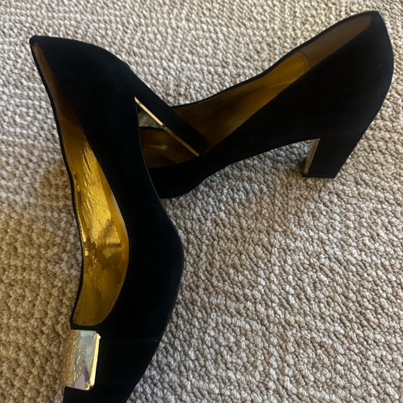 BLACK SUEDE PUMPS - Picture 2 of 3